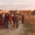 Avui us mostrem algunes fotos més de persones i moments que conformen la història del Rusc: El Rusc en plena rehabilitació i construcció del conillar i la capella (1979) Construïnt […]